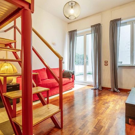 One Bedroom Apartment With Terrace Near Duomo Milan Exterior photo