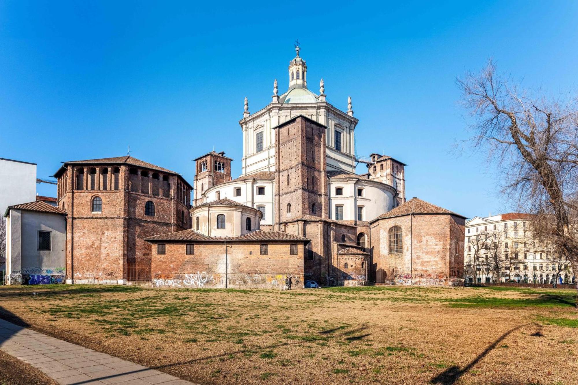 One Bedroom Apartment With Terrace Near Duomo Milan Exterior photo